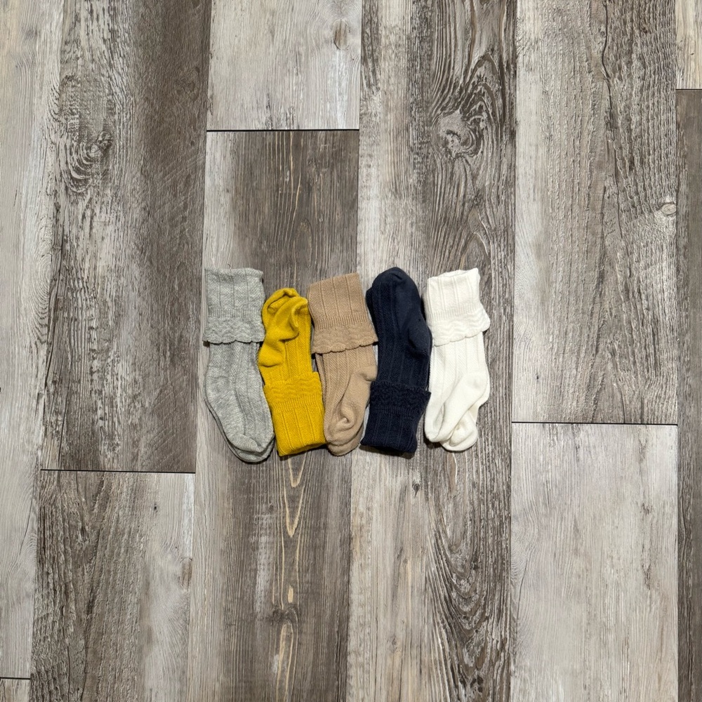 🚨STOP🚨 Set of Five Cozy Socks in Assorted Colors
